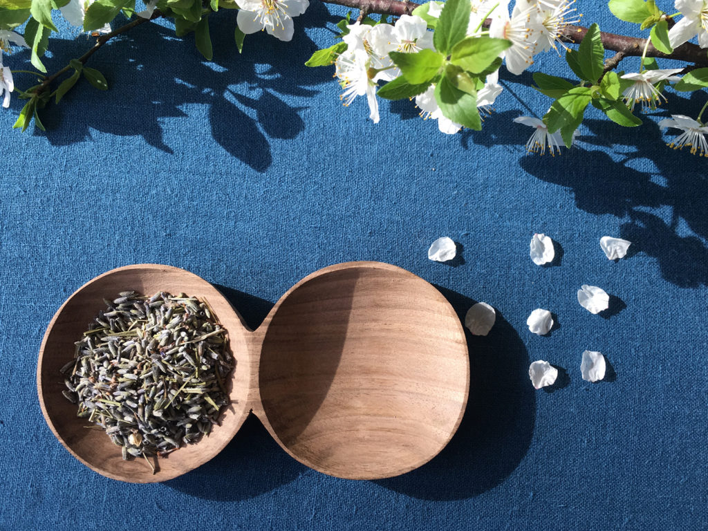 gousse bois bijoux tapas sel et poivre noyer handmade artisanal