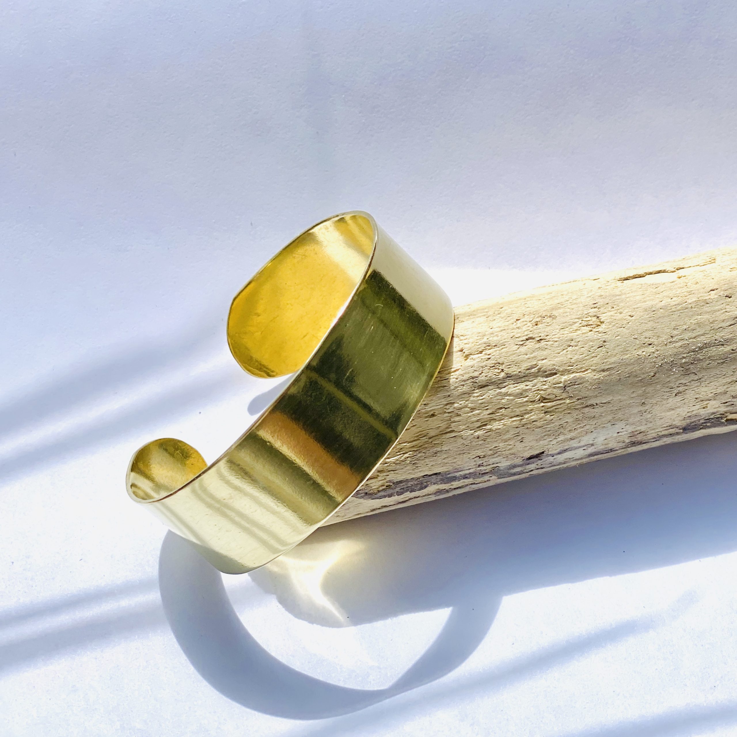 manchette lisse laiton fait a la main au Maroc Ma Jungle Family