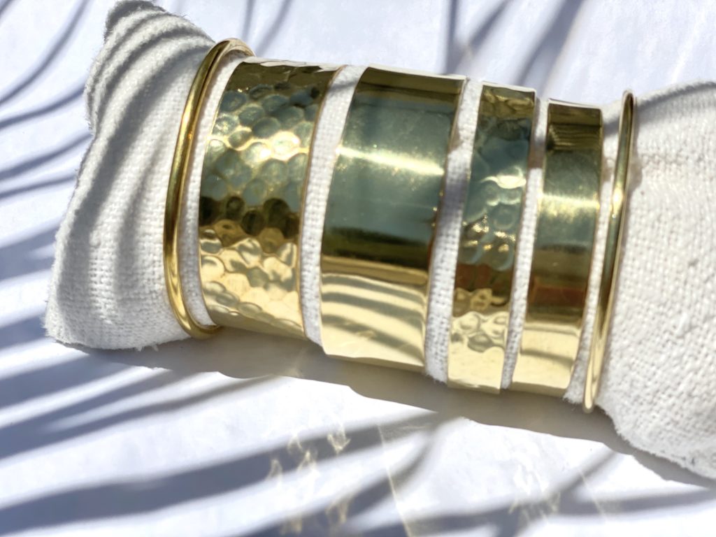 manchette lisse martelée laiton fait a la main au Maroc jonc bracelet Ma Jungle Family