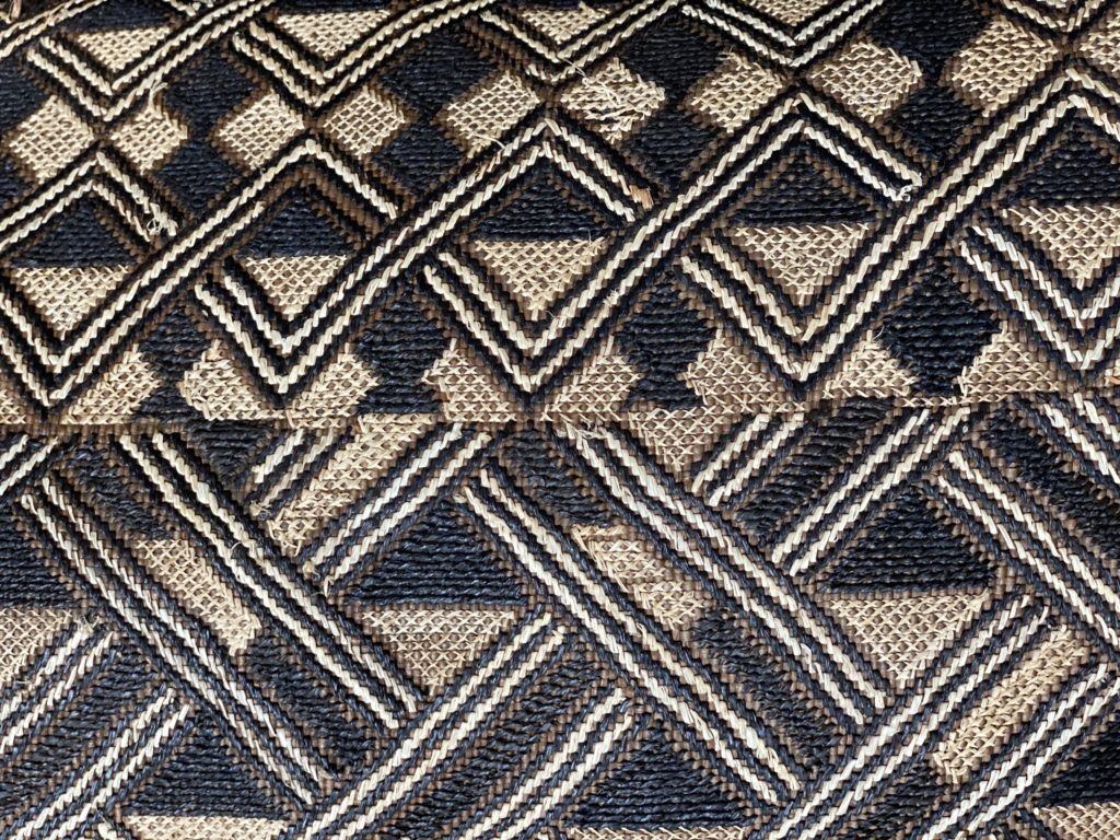 coussin en raphia Kuba shoowa Afrique zaïre Congo géométriques motif fait main handmade Ma jUngle Family