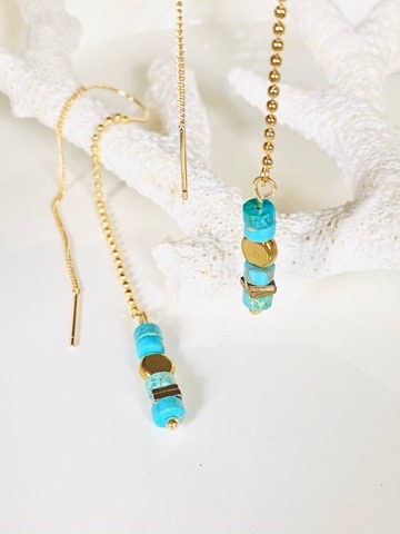 boucles d'oreilles pendantes en plaque or 24 carats cahinnette en perles dorées turquoise d''Egypte hématite Ma Jungle Family