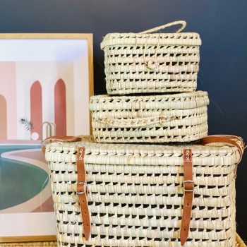 grand coffre rangement attache en cuir et poignees en cuirpaille osier doum en feuille de palmier Maroc Ma jungle Family