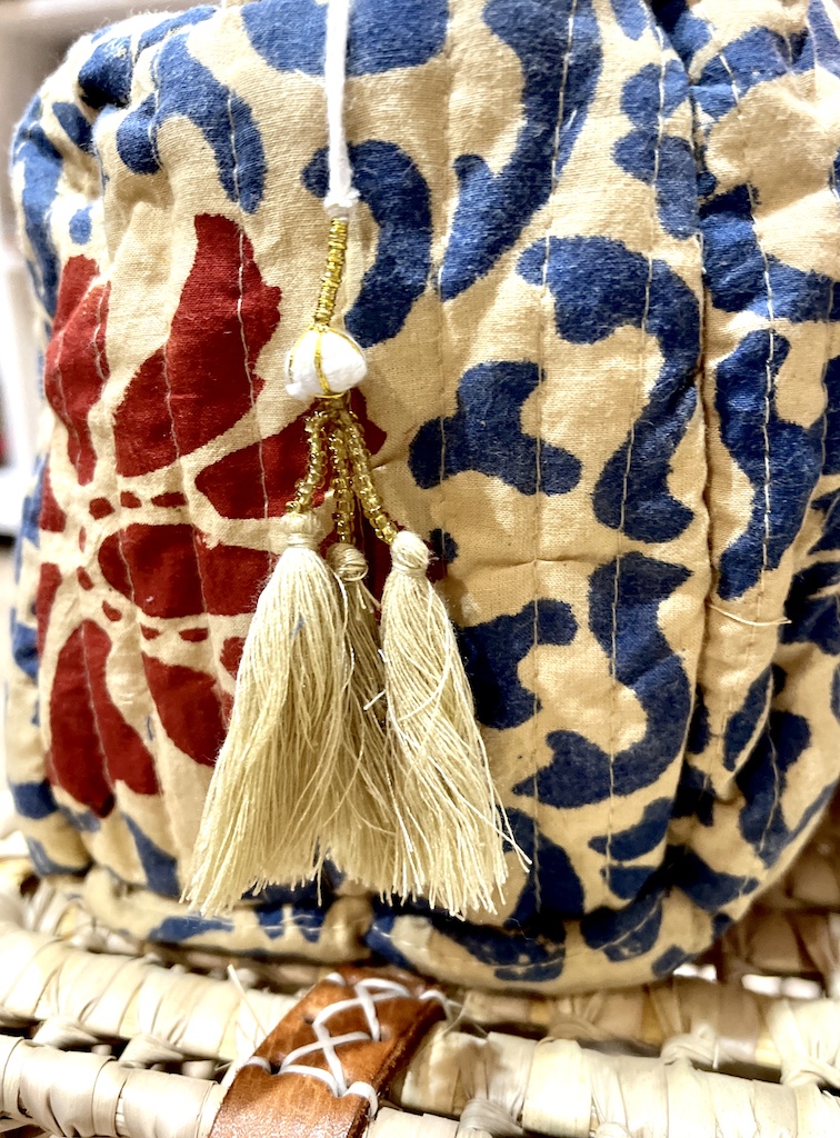 trousse de toilette en coton indien celadon menthe rose imprime blockprint fleuri matelasse celadon rouge pink rose saumon menthe a l'eau pompon belu rouge et beige imprime bagruJaipur Ma Jungle Family