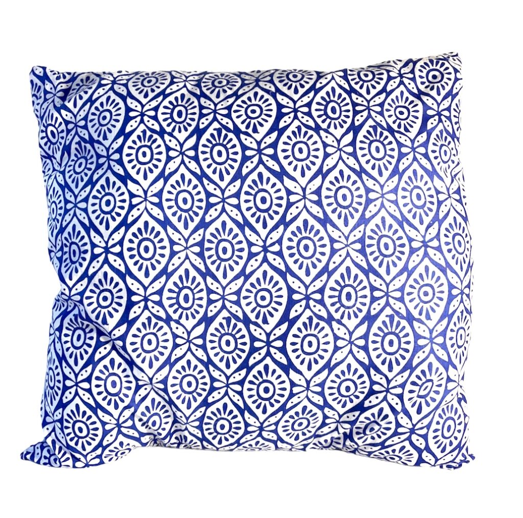 housse e coussin bleu capri grec fleuri blanc pompon blockprint coton indien ma jungle family oeil dessin graphique