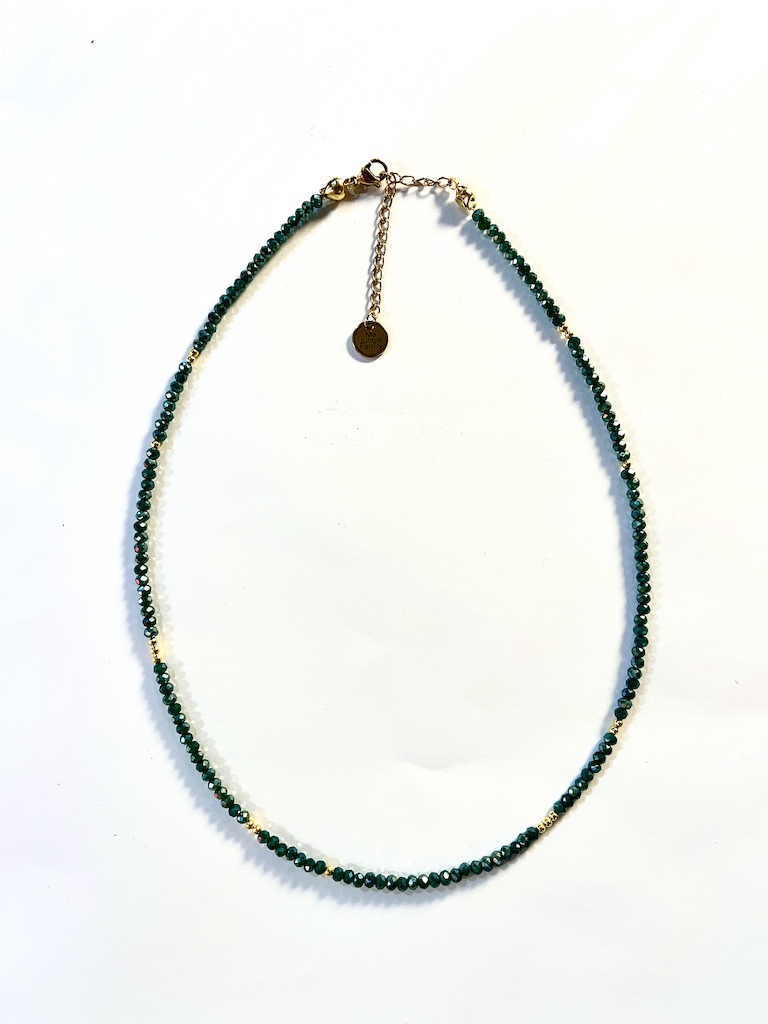 collier ras de cou bleu canard vert perles dorées plaquées or perles à facettes made in france fabrique en france creatrice de bijoux bracelet plaque or Ma Jungle Family