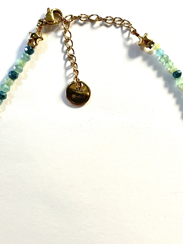 collier ras de cou bleu canard vert celadon perles dorées plaquées or perles à facettes made in france fabrique en france creatrice de bijoux bracelet plaque or Ma Jungle Family