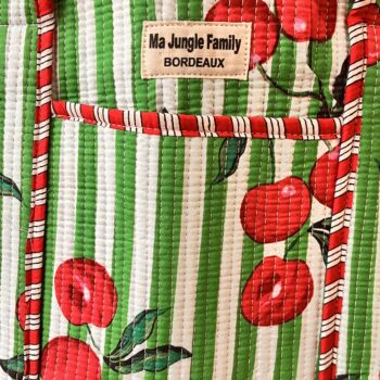 Gand cabas sac molletonne matelasse coton. Indien safran bleu fleuri sac a langer kaki violet Inde blockprint Ma jungle Family sac de plage, valise cabine marine fleurs rouges dahlia, vert Frida Kahlo, corail, motif japonais, léopard rose, rouge, guinguette, vintage, pique nique, nappe à carreaux, bleu marine, tigres orangés rayés. fermeture éclaire, cerise rayé vert