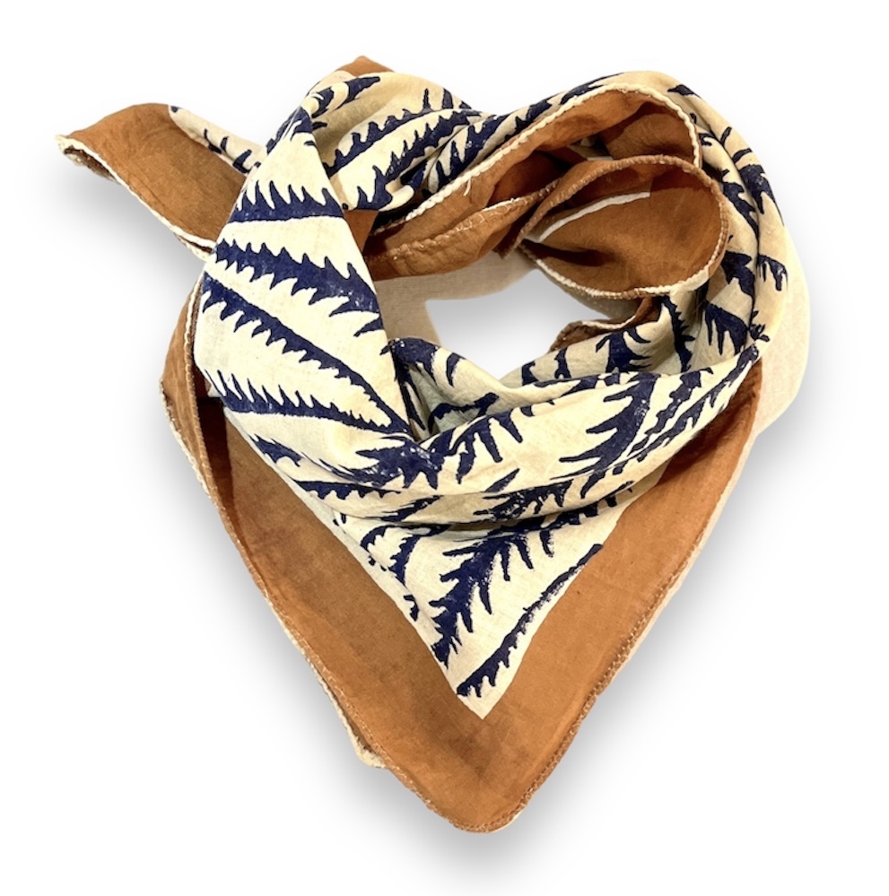 bandana carre foulard en voile de coton fleurs d'hibiscus rouge imprimé blockprint en Inde a Jaipur indien fleurs turquoise rose indien moutarde bleu nuit celadon Ma Jungle Family imprime graphiques moderne
