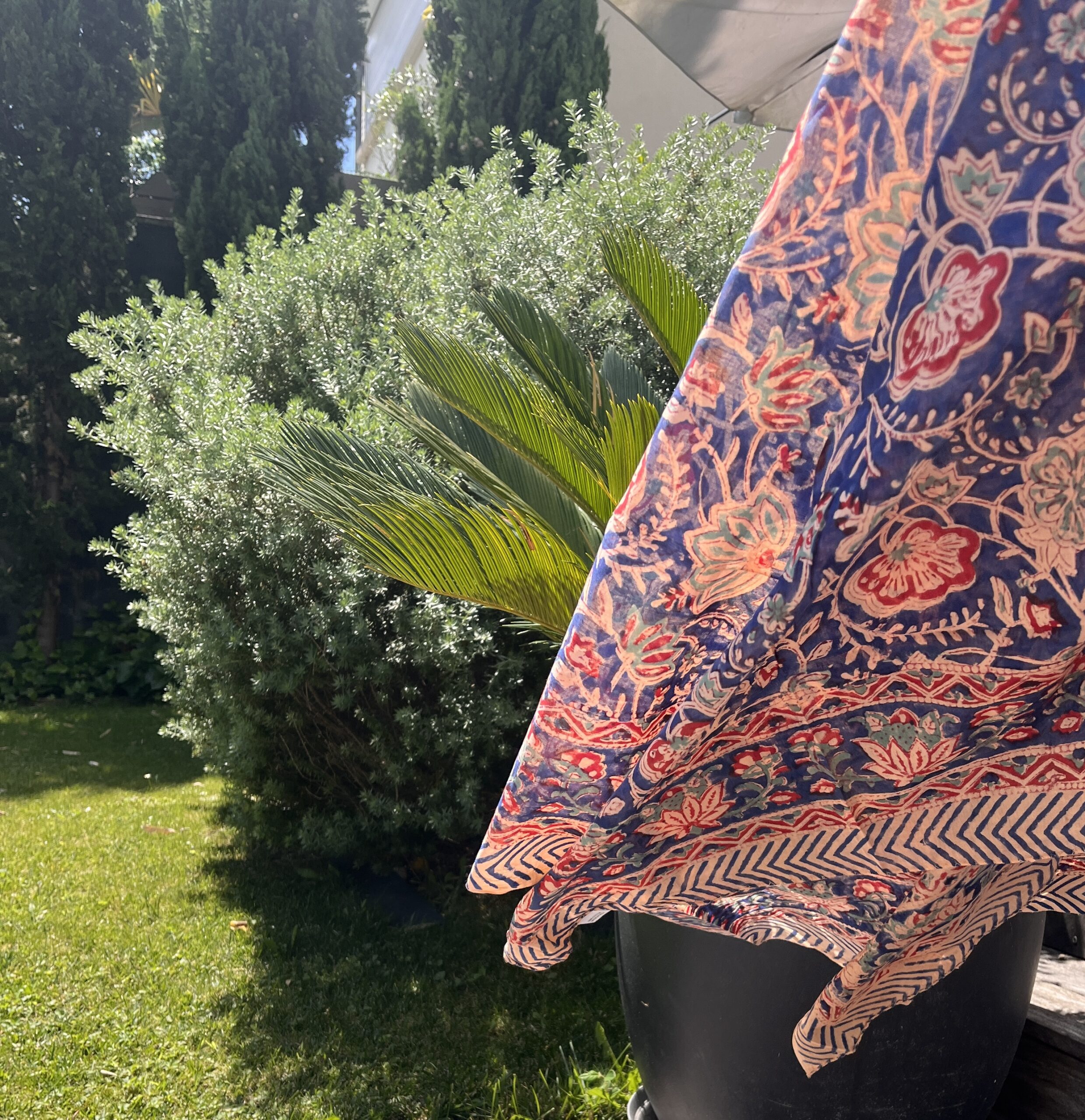 paréo sarong indien voile de coton indien leger fleuri doux coloré jane rouge bleu blanc vert orange gris taupe citron bordure decorée pour la plage Ma Jungle family céladon violet Hibiscus