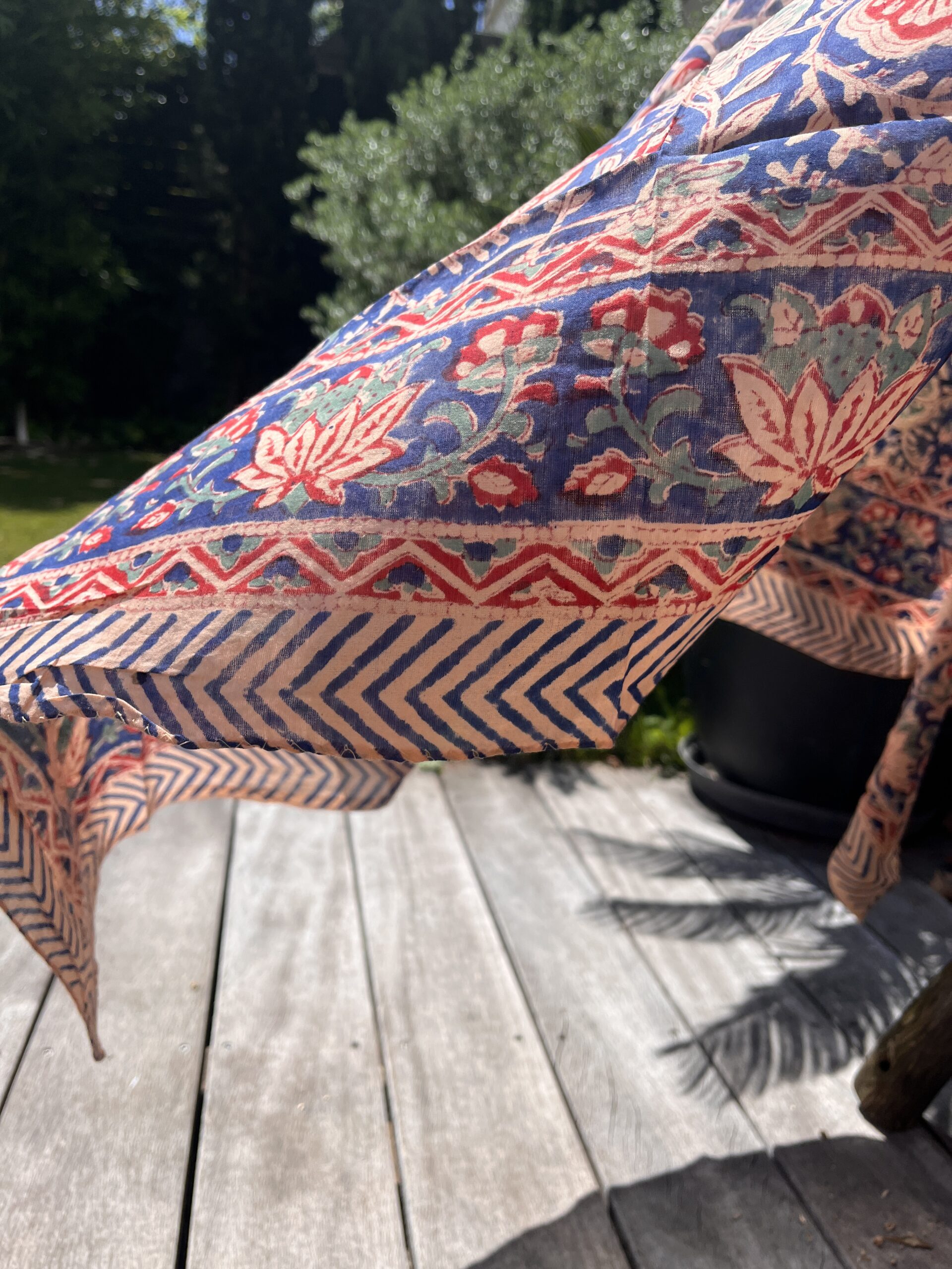 paréo sarong indien voile de coton indien leger fleuri doux coloré jane rouge bleu blanc vert orange gris taupe citron bordure decorée pour la plage Ma Jungle family céladon violet Hibiscus
