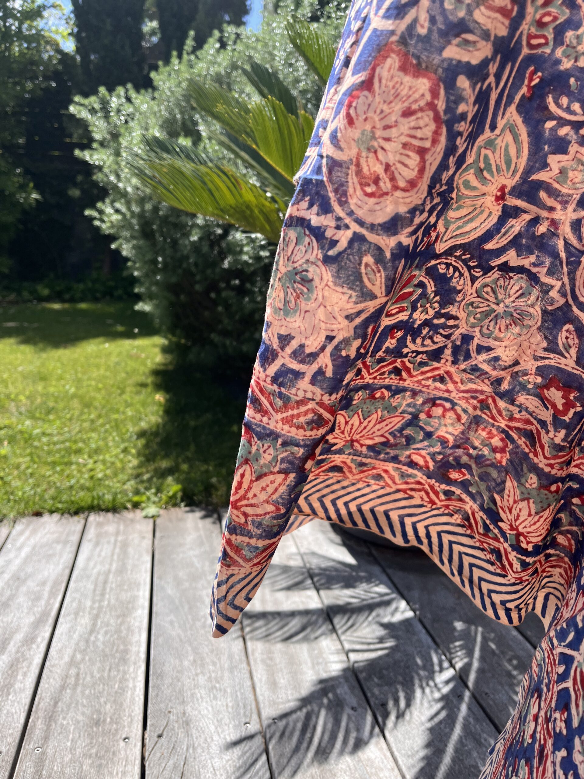 paréo sarong indien voile de coton indien leger fleuri doux coloré jane rouge bleu blanc vert orange gris taupe citron bordure decorée pour la plage Ma Jungle family céladon violet Hibiscus