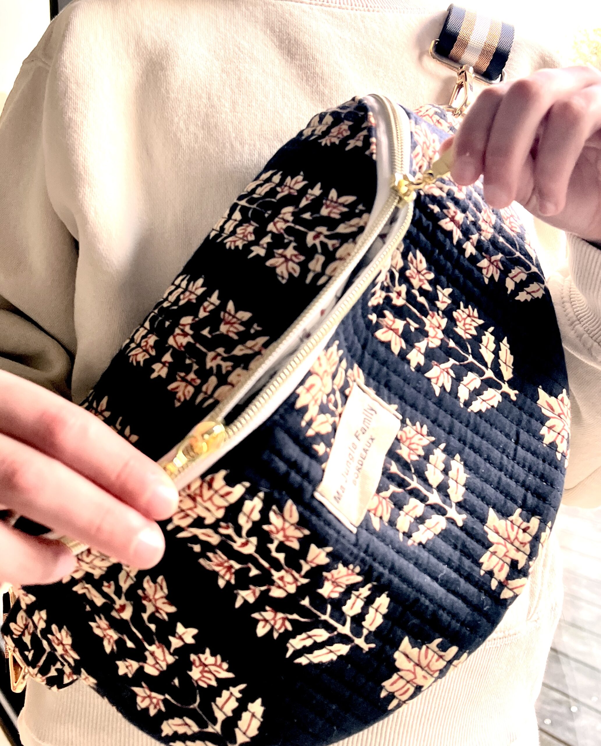 Sac banane en coton indien, tissu fleuri, double fermeture éclaire, jaune safran Ma jungle Family, bleu, cousu main, anse ajustable, matelassée, liberty, noir imprimé au blockprint, kalambari, Jamini, bindi, apaches, double zip