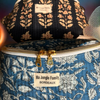 Sac banane en coton indien, tissu fleuri, double fermeture éclaire, jaune safran Ma jungle Family, bleu, cousu main, anse ajustable, matelassée, liberty