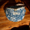 Sac banane en coton indien, tissu fleuri, double fermeture éclaire, jaune safran Ma jungle Family, bleu, cousu main, anse ajustable, matelassée, liberty