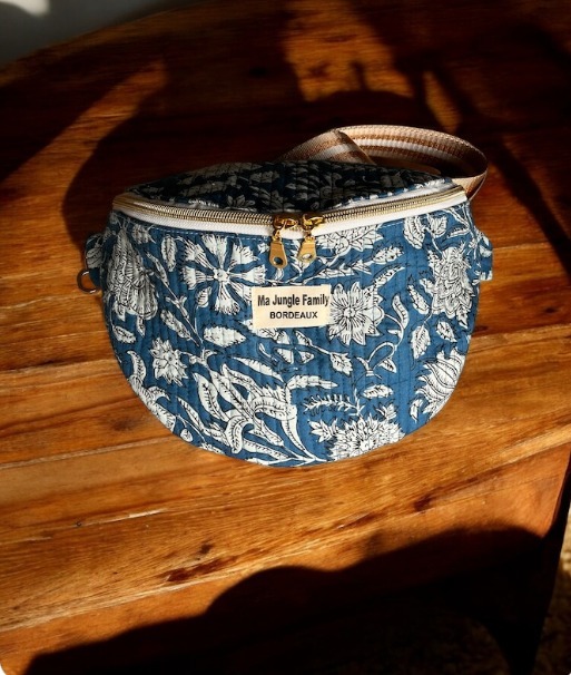 Sac banane en coton indien, tissu fleuri, double fermeture éclaire, jaune safran Ma jungle Family, bleu, cousu main, anse ajustable, matelassée, liberty