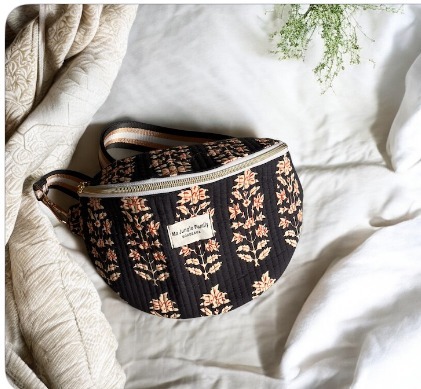 Sac banane en coton indien, tissu fleuri, double fermeture éclaire, jaune safran Ma jungle Family, bleu, cousu main, anse ajustable, matelassée, liberty, noir imprimé au blockprint, kalambari, Jamini, bindi, apaches