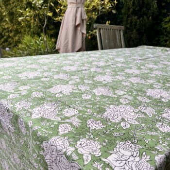 Nappe indienne imprimée au blockprint a Jaipur au Rajasthan en Inde motifs floral vert étang étourdissant bleu blanc Ma JUngle Family Vert prairie