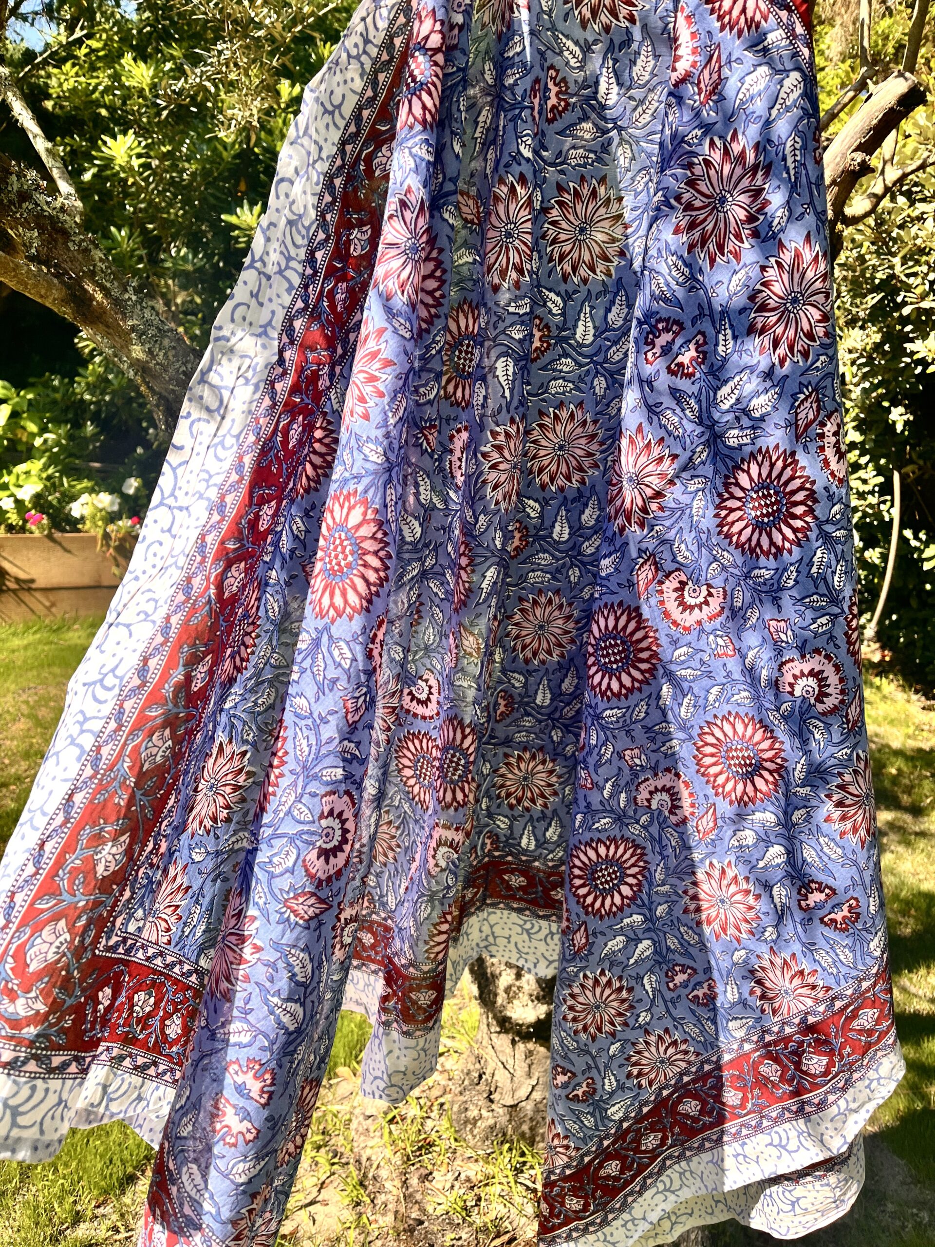 paréo sarong indien voile de coton indien leger fleuri doux coloré jane rouge bleu blanc vert orange gris taupe citron bordure decorée pour la plage Ma Jungle family céladon violet