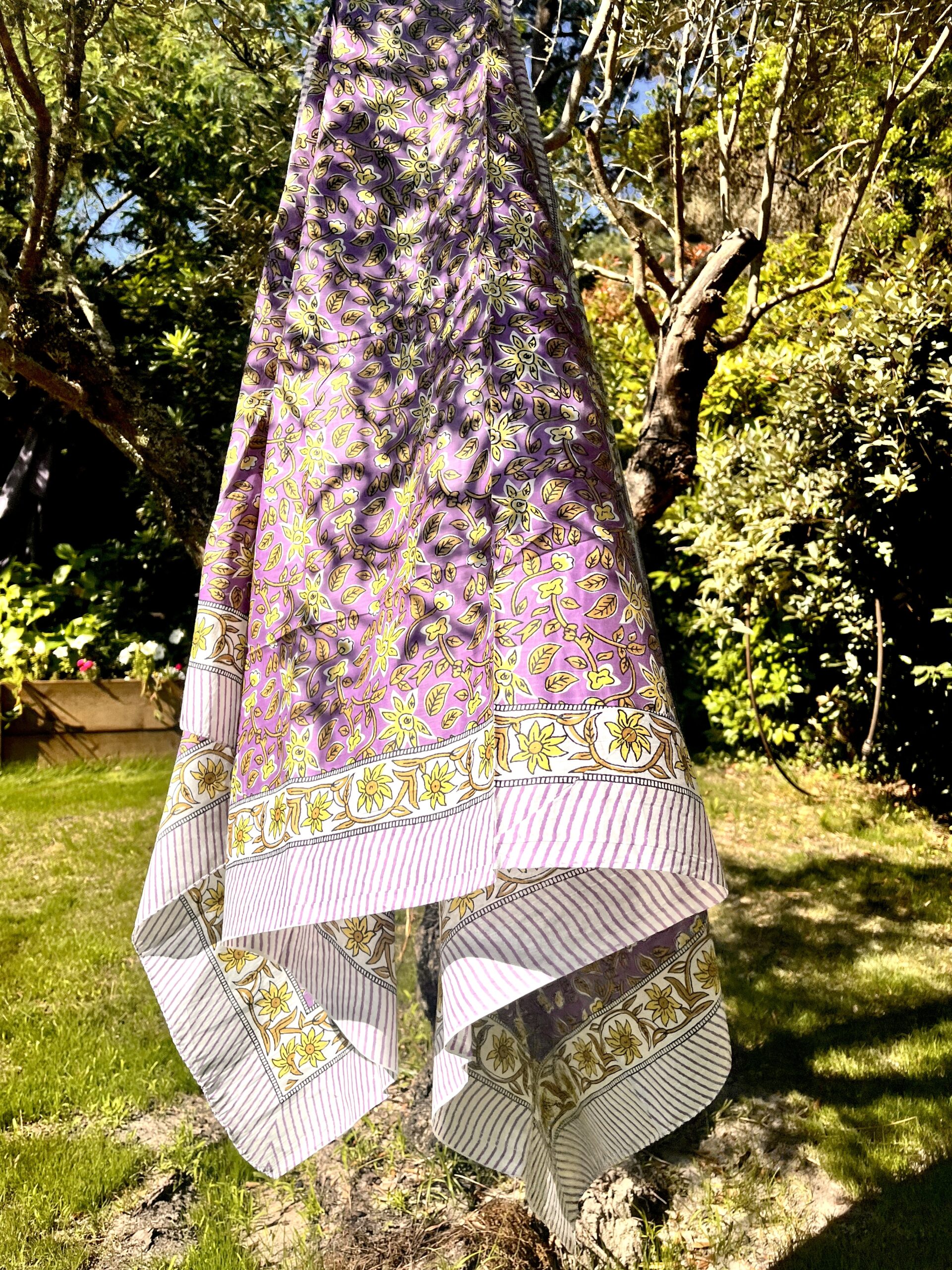 paréo sarong indien voile de coton indien leger fleuri doux coloré jane rouge bleu blanc vert orange gris taupe citron bordure decorée pour la plage Ma Jungle family céladon violet