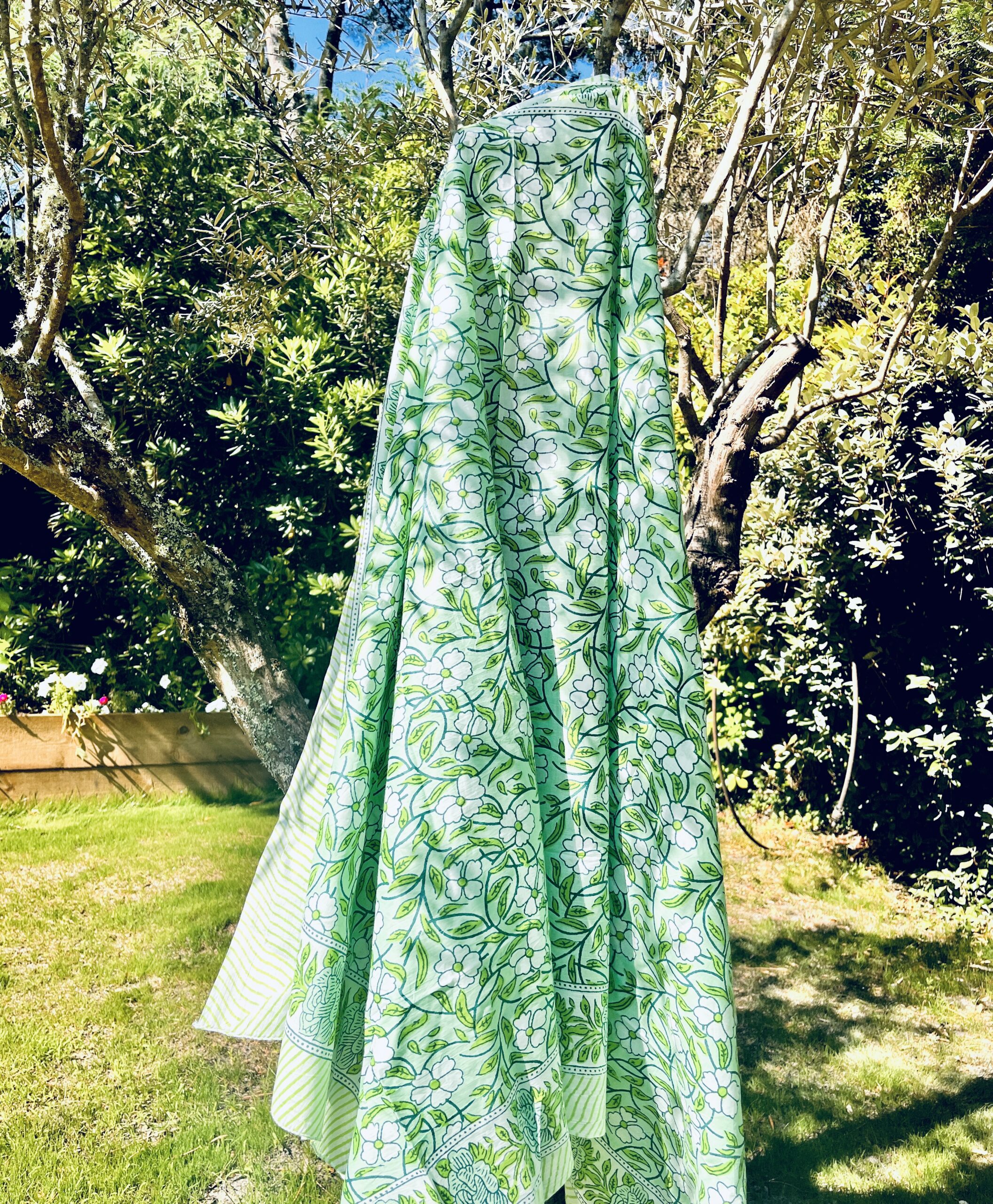 paréo sarong indien voile de coton indien leger fleuri doux coloré jane rouge bleu blanc vert orange gris taupe citron bordure decorée pour la plage Ma Jungle family céladon violet Menthe