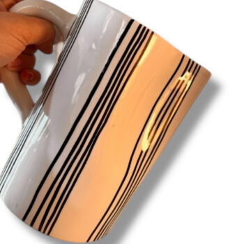 Carafe vase pichet beldi en ceramique bleu canard blanche fabriqué à la main au maroc gravure Ma Jungle Family chabichic carafe pichet Rayures marine Essaouira