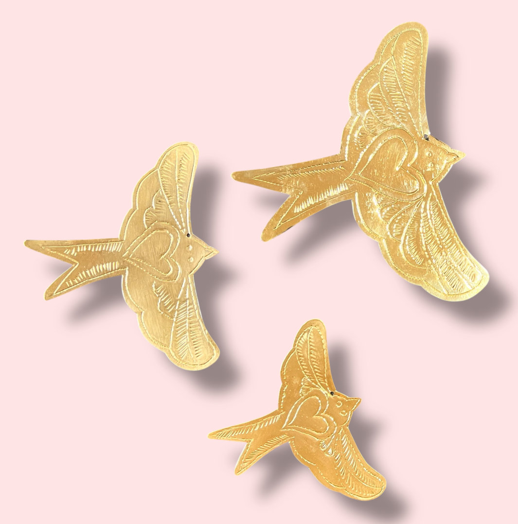 Hirondelle en laiton gravée au Maroc a la main Ma JUngle Family