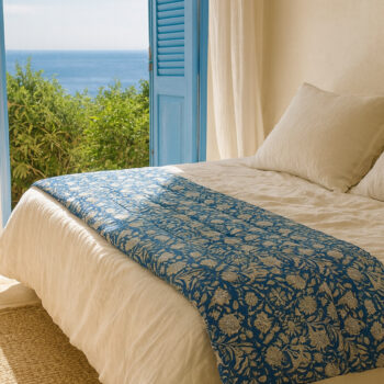 courtepointe edredon sofa cover, bout de lit, safran jaune moutarde, coton indien fleuri tres doux soyuex imprimé au blockprint en inde a jaipur Ma jungle family