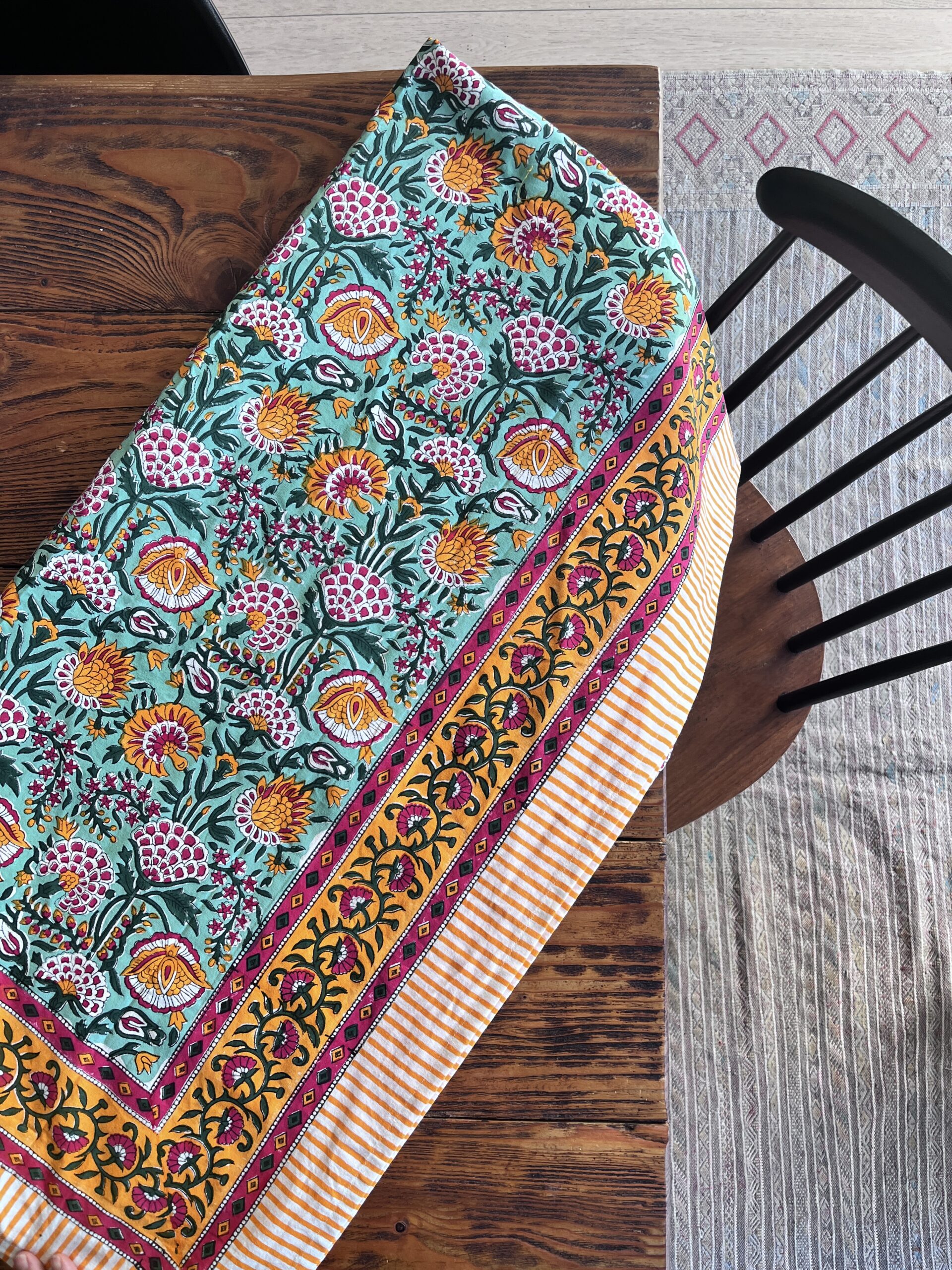 Nappe en coton indien imprimée au blockprint a Jaipur en Inde, fleur tulipes jaune orange vert etourdissant Ma Jungle Family