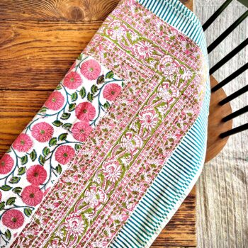 Nappe en coton indien imprimée au blockprint a Jaipur en Inde, fleur coquelicot, saumon, rayures vertes Ma Jungle Family