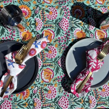 Nappe en coton indien imprimée au blockprint a Jaipur en Inde, fleur tulipes jaune orange bleu marine Ma Jungle Family