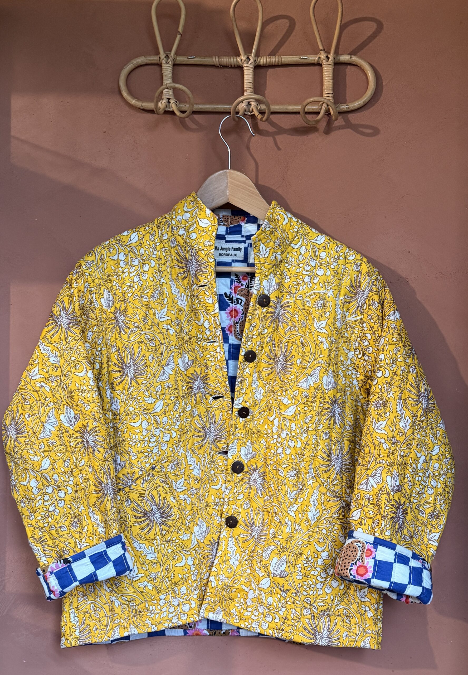 Veste matelassée, Coton indien, Fait main, Surpiqure artisanale, Confort, Chaleur, Vêtements ethniques, Mode durable, Vêtements faits à la main, Ma Jungle Family, moutarde Jaune butterfly papillon doublure damier bleu tigres