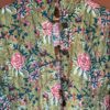 Veste matelassée, Coton indien, Fait main, Surpiqure artisanale, Confort, Chaleur, Vêtements ethniques, Mode durable, Vêtements faits à la main, Ma Jungle Family, kaki jungle rose poudrée, tigre, palmier, papillon doublure damier bleu tigres, vert à fleurs roses