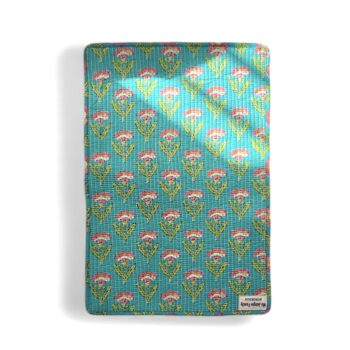 set de table matelassé coton indien fait main a jaipur motif fleuri au blockprint vert émeraude violet fleurs rose fluo Ma Jungle Family Bleu nuit fleur de dahlia rouge, noir a fleurs papillons, butterfly. Reversible, turquoise, dahlia jaune