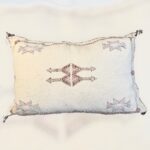Housse de Coussin berbère en fibre de cactus sabra fait main au Maroc artisanat broderie rose pale design bohème décoration bohème MA Jungle Family