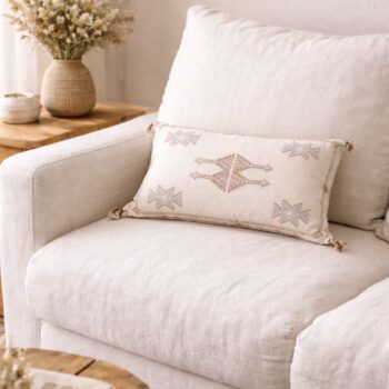 Housse de Coussin berbère en fibre de cactus sabra fait main au Maroc artisanat broderie rose pale design bohème décoration bohème MA Jungle Family