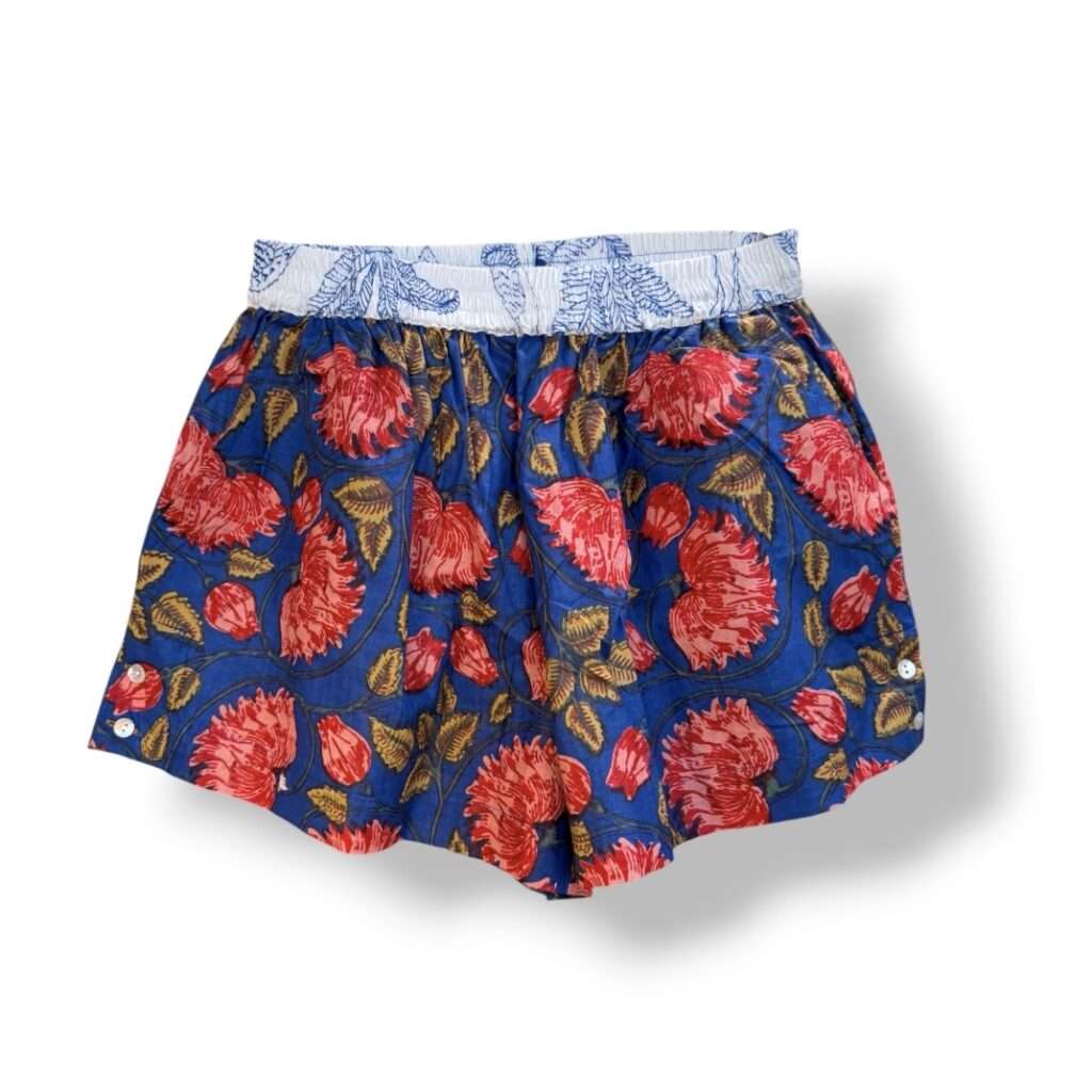 Short femme boheme bleu marine fleurs rouge