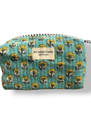 Trousse de toilette en coton matelasse indien imprime au blockprint, couleur menthe vert céladon avec des fleurs jaunes