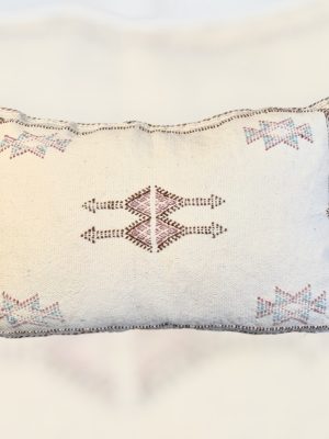 Housse de Coussin berbère en fibre de cactus sabra fait main au Maroc artisanat broderie rose pale design bohème décoration bohème MA Jungle Family