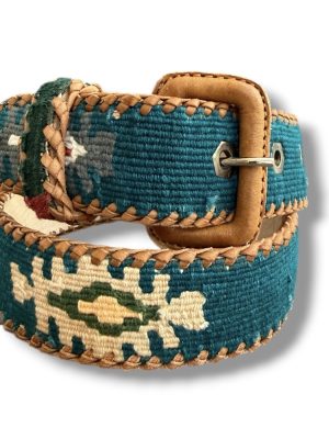 Ceinture brodée ethnique au Guatemala la mansa latch, ceinture en cuir, artisanat MA Jungle Family, couleur vert emeraude et dessins originaux ethniques