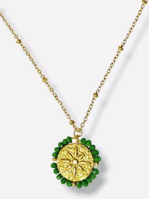 Medaille porte-bonheur, Santa Maria, rose des vents, perles vertes, chaîne dorée avec des perles dorées, Ma Jungle Family, palas