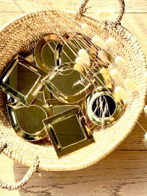mini miroir en laiton avec bordure large en accumulation fait main au Maroc Ma Jungle Family